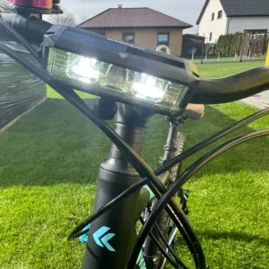 Obdržena vodotěsná cyklistická světla přední lampa od zákazníka J****a.